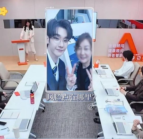 拍照喜欢比“剪刀手”的人注意，你的指纹信息可能会泄露