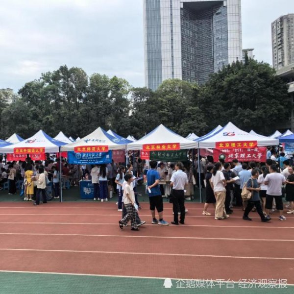 高校抢人“百团大战”