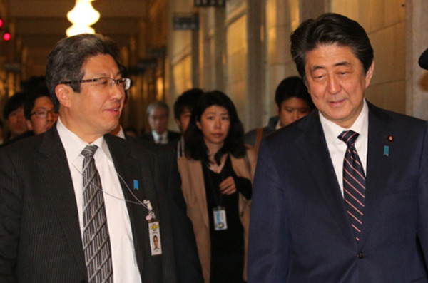 “高市欲派兵霍尔木兹被安倍老臣‘恐吓式’按住, 事后暴怒要清算”