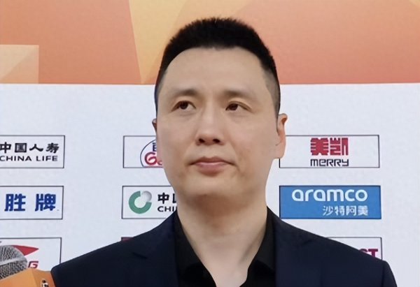 上海队战胜北京! 卢伟赛后夸赞一人, 不是大白边, 也不是洛夫顿